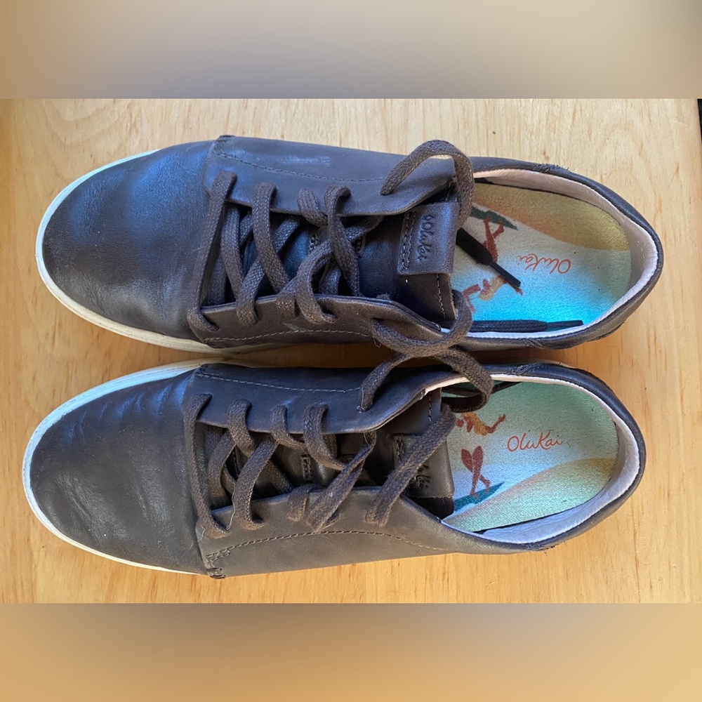 Olukai, worn twice. Super comfortable shoes, but they’re to small for me.